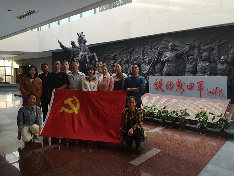 區(qū)城建投黨支部開展革命傳統(tǒng)教育“緬懷先烈、重溫誓詞”主題黨日活動(dòng)